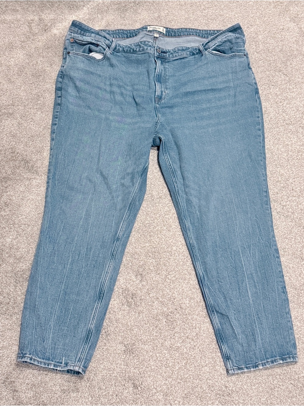 Abercrombie & Fitch Curve Love The Mom - High Rise Jeans